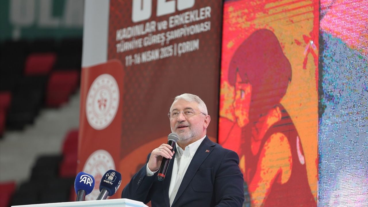 20 Yaş Altı Türkiye Güreş Şampiyonası Çorum'da Devam Ediyor