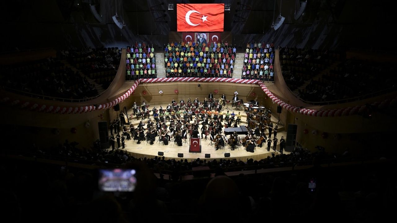 23 Nisan Konseri'nde Çocuk Koroları Büyüledi