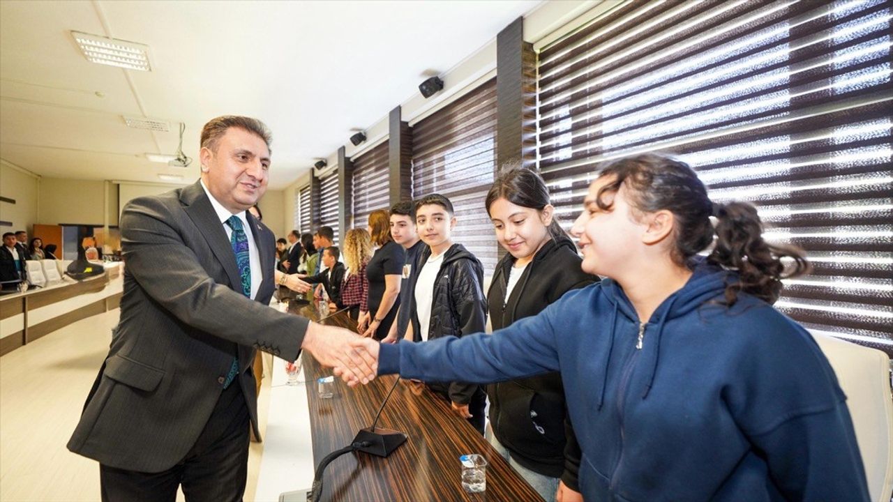 81 Şehirden Öğrenciler İstanbul'u Tanıma Fırsatı Buluyor