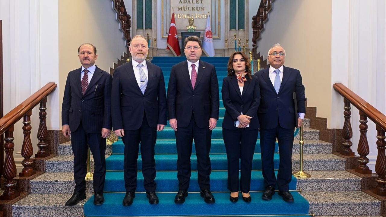 Adalet Bakanı Tunç, DEM Parti Heyetini Kabul Etti