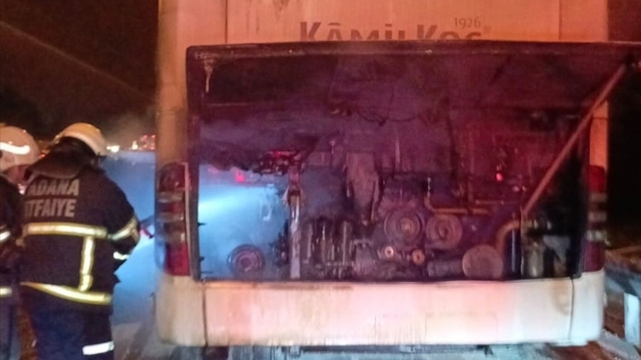 Adana'da Yangın Çıkan Yolcu Otobüsünde Hasar Oluştu