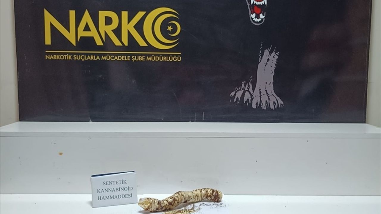 Adana'da Yolcu Uyuşturucuyla Yakalandı: 500 Gram Sentetik Madde Ele Geçirildi