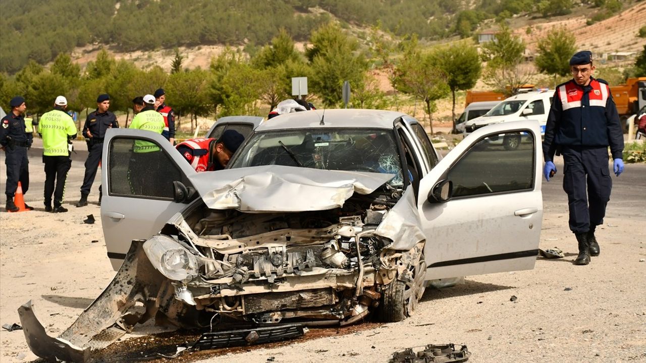 Adıyaman'da Feci Kaza: 8 Yaralı