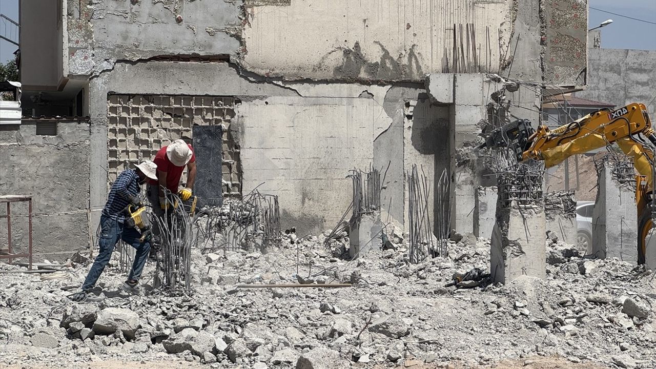 Adıyaman'da Projeye Aykırı İnşaat Durduruldu