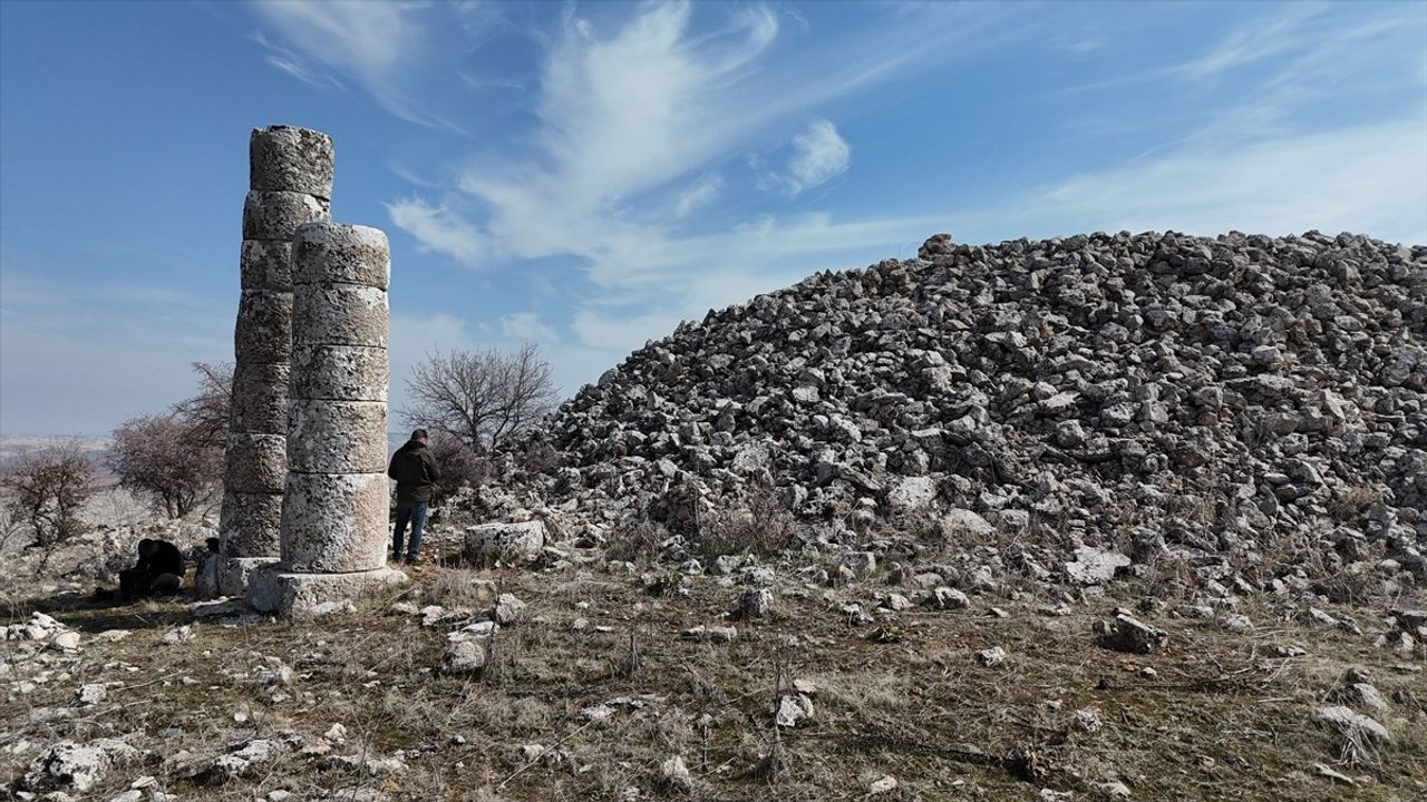Adıyaman'daki Dikilitaş Tümülüsü, Doğa Yürüyüşü Tutkunlarını Bekliyor