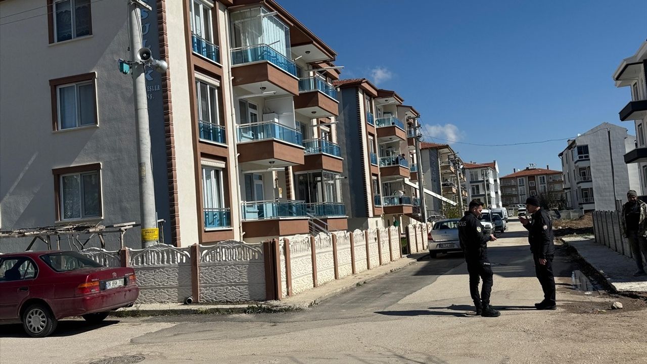 Afyonkarahisar'da Boşanma Sebebiyle Karısını Öldüren Kişi İntihar Girişiminde Bulundu