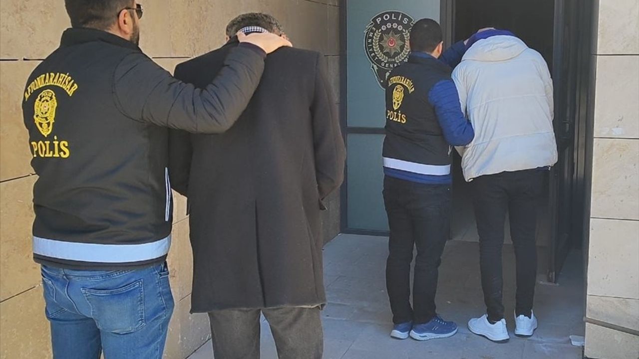 Afyonkarahisar'da Dolandırıcılık Operasyonu: 2 Kişi Sahte Altınla Yakalandı