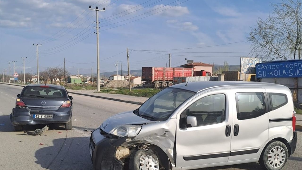 Afyonkarahisar'da Trafik Kazası: 5 Kişi Yaralandı