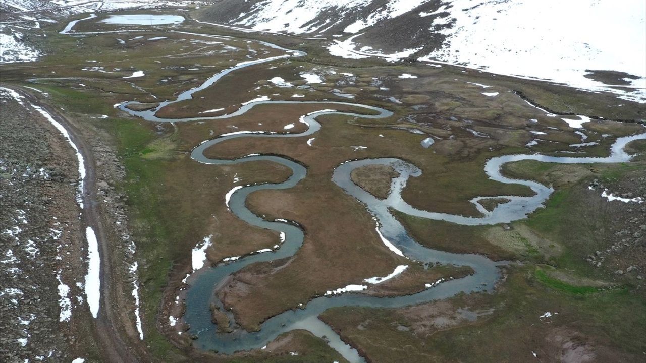 Ağrı: Bahar Düzlüklerinde Kış Manzarası