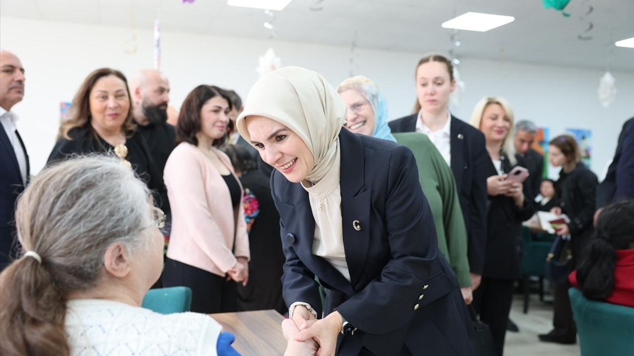 Aile Bakanı Göktaş, Berlin'de Türk Vatandaşlarıyla Buluştu