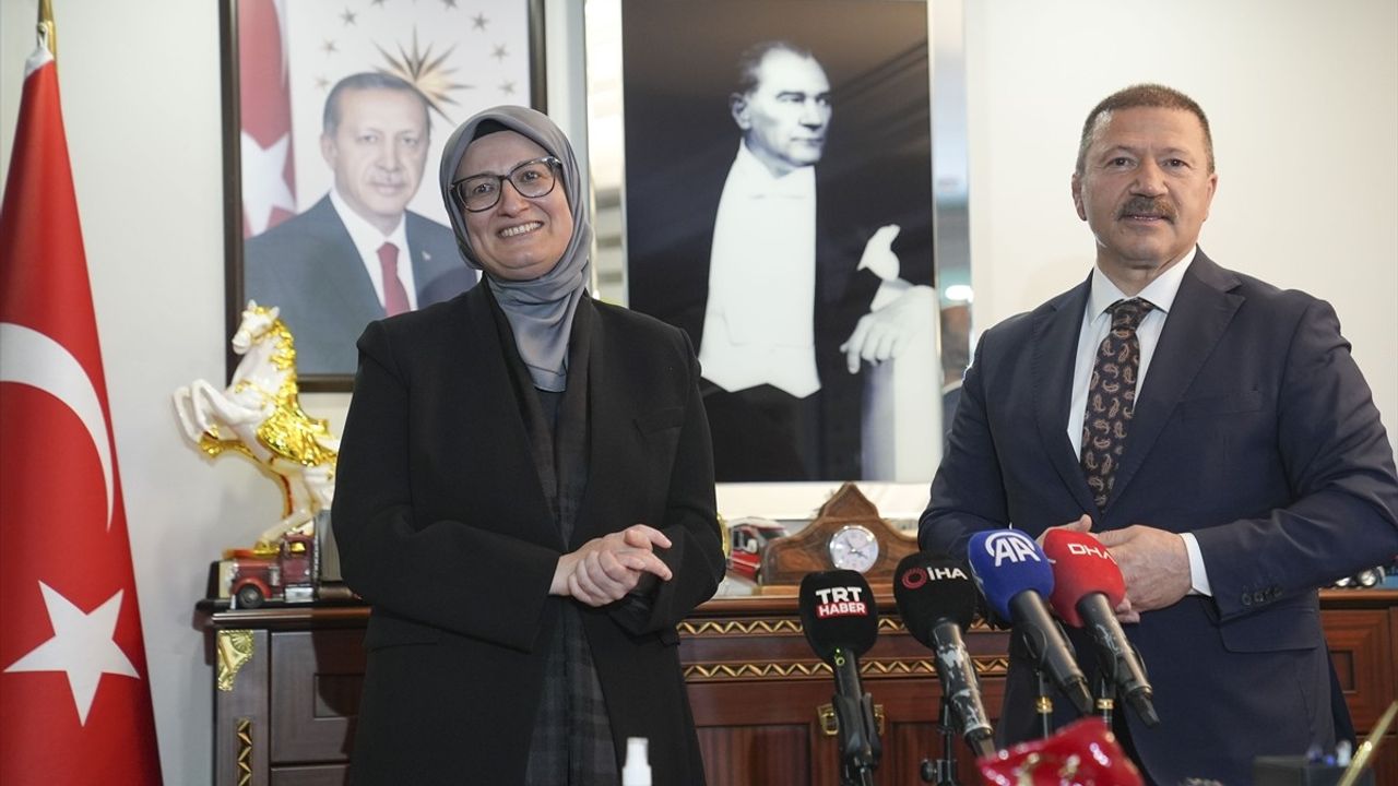 AK Parti Genel Başkan Yardımcısı Uygur, TŞOF'u Ziyaret Etti