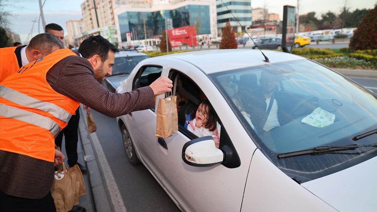 AK Parti İstanbul, Ramazan'da 200 Bin Aileye Ulaştı