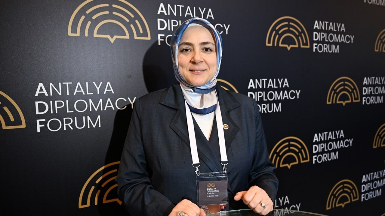 AK Parti Kadın Kolları Antalya Diplomasi Forumu'nda Deneyim Paylaşıyor