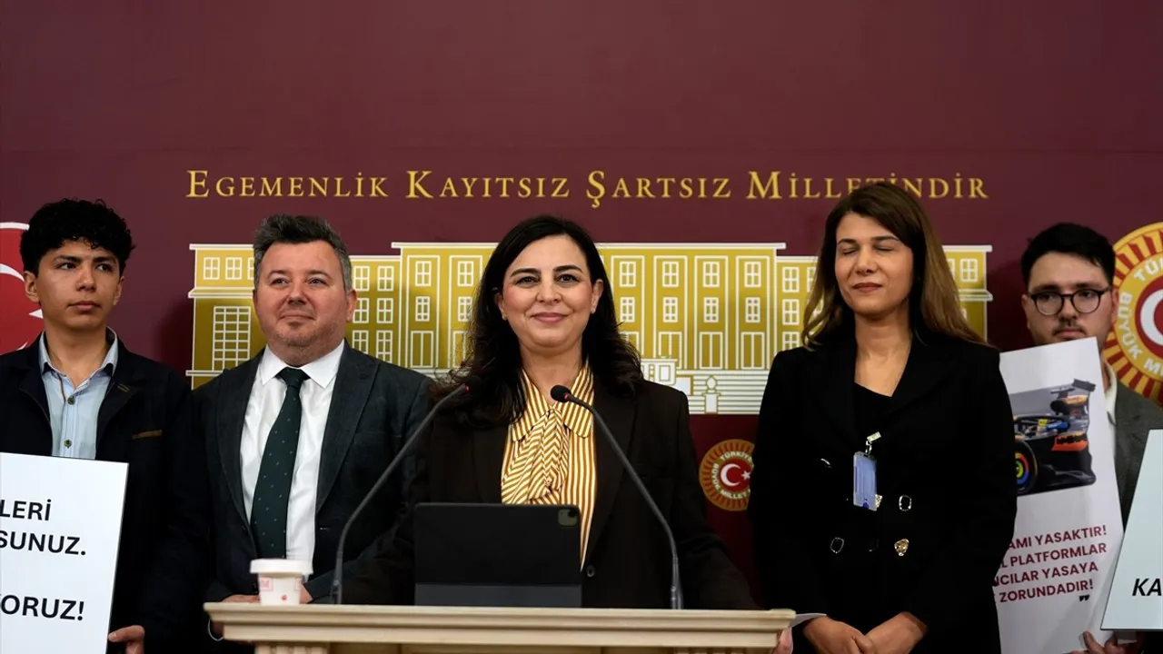 AK Parti'li Durgut'tan Netflix ve beIN Sports'a Sigara Endüstrisine Dur Çağrısı