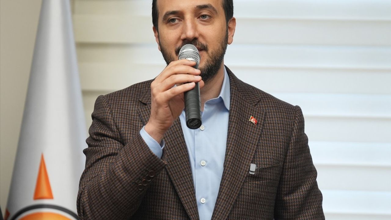 Akar'dan Boykot Çağrılarına Sert Tepki: Esnafı Ziyaret Etti