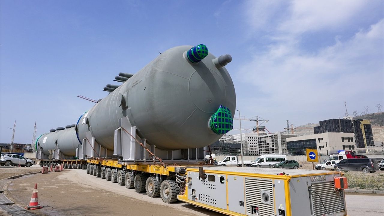 Akkuyu NGS'nin 3. Ünite Güçlendirme Aşamasında Besleme Suyu Depolama Tankı Taşındı