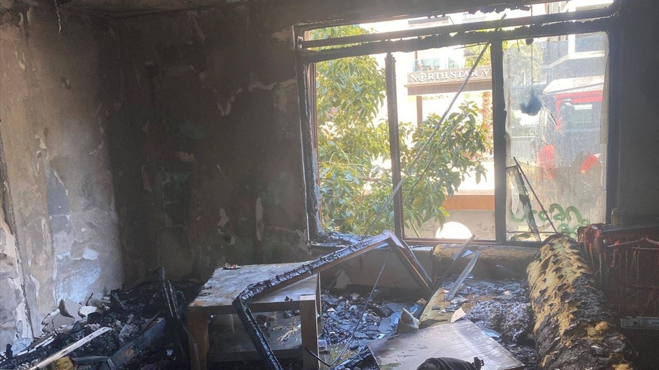 Alanya'da Yangın: Dumandan Etkilenen Kişi Hastaneye Kaldırıldı