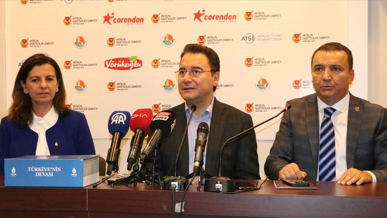 Ali Babacan, Antalya Gazeteciler Cemiyeti'ni Ziyaret Etti