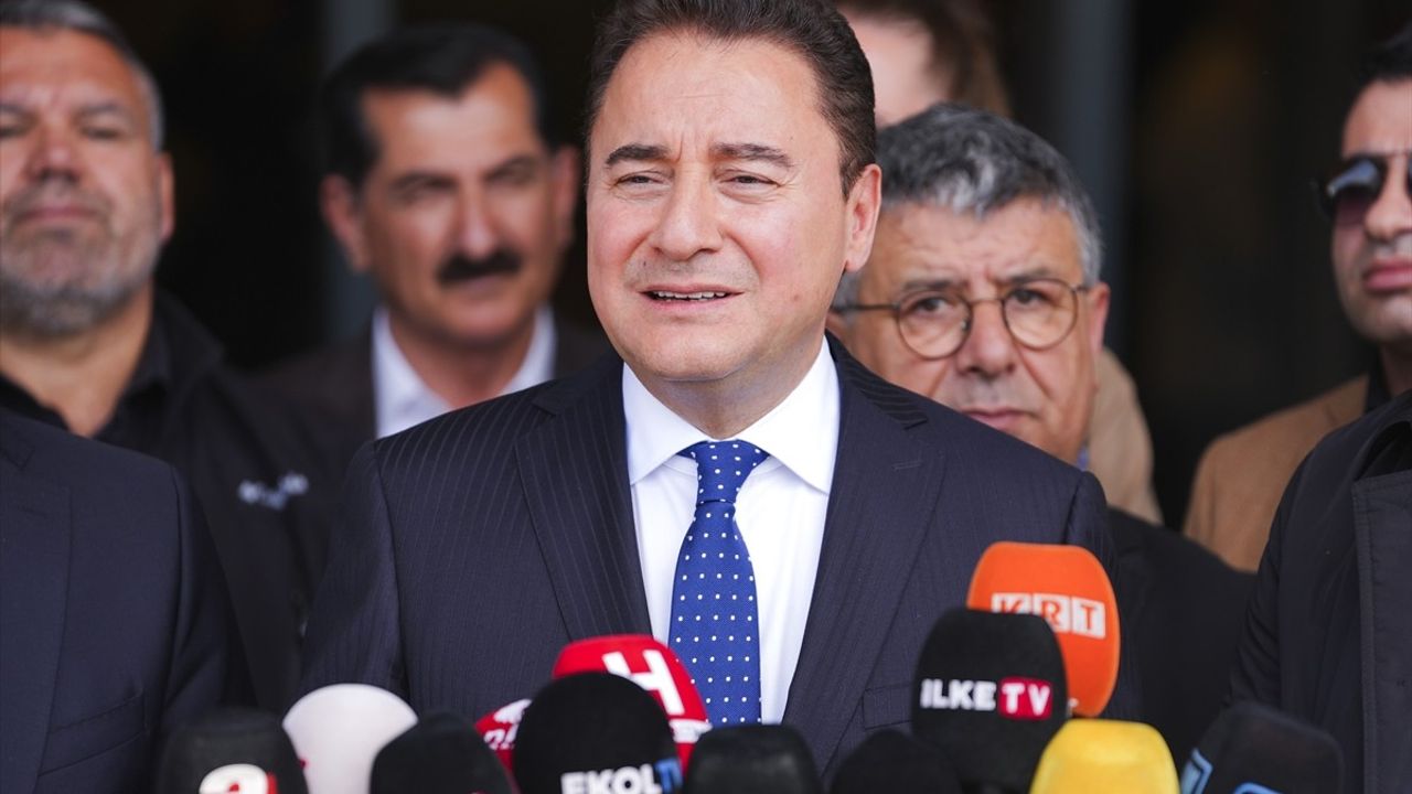 Ali Babacan, TBMM Başkanvekili Önder'i Hastanede Ziyaret Etti