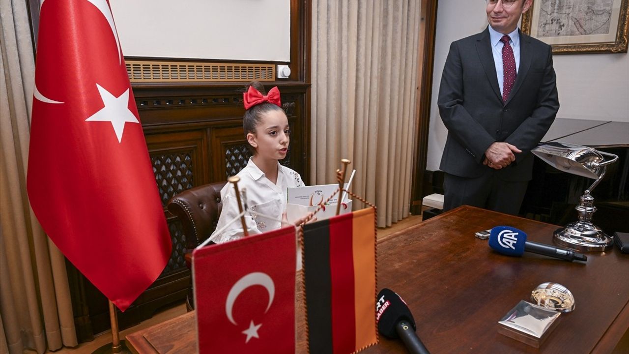 Almanya'da 23 Nisan Ulusal Egemenlik ve Çocuk Bayramı Coşkuyla Kutlandı