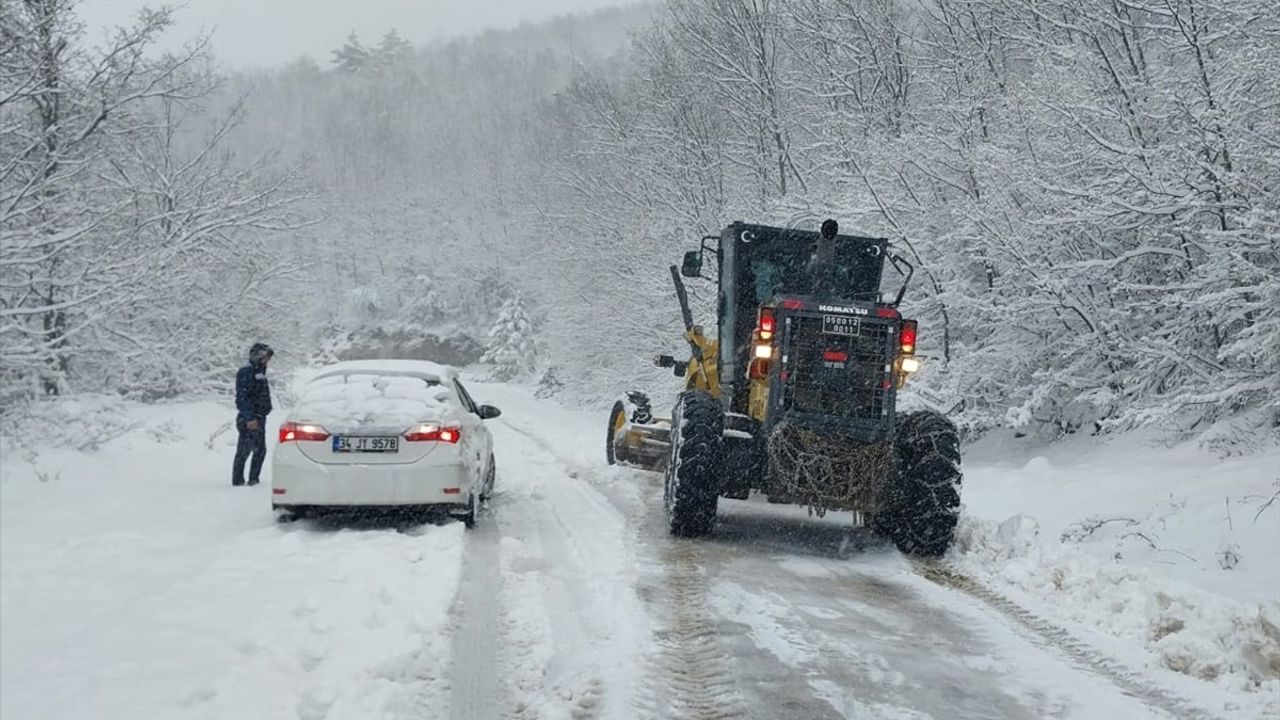 Amasya'da Kar Yağışı 39 Köy Yolunu Kapatı
