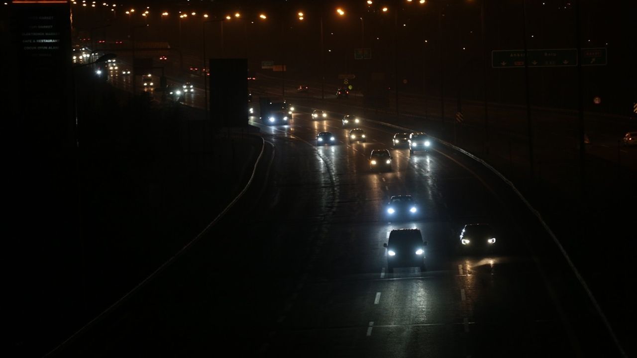 Anadolu Otoyolu Bolu Kesiminde Tatil Dönüşü Yoğunluğu Sürüyor