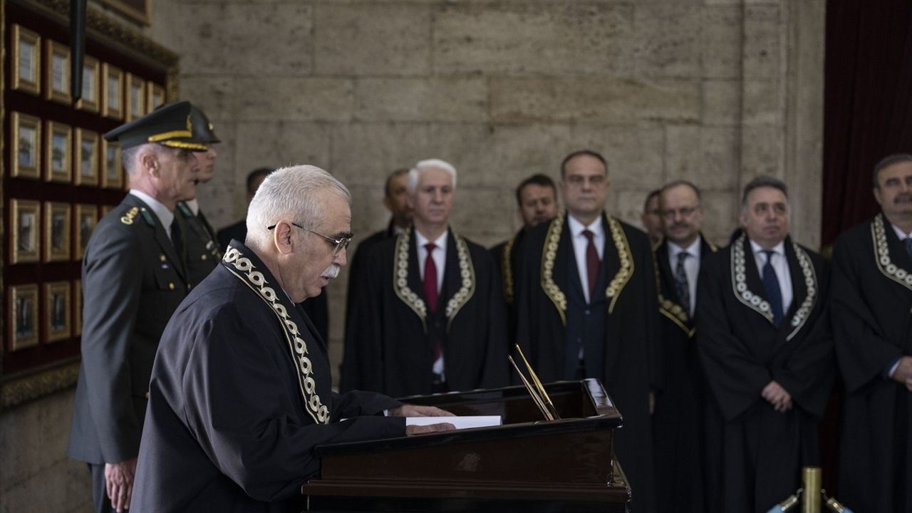 Anayasa Mahkemesi, 63. Kuruluş Yıl Dönümünde Anıtkabir'i Ziyaret Etti