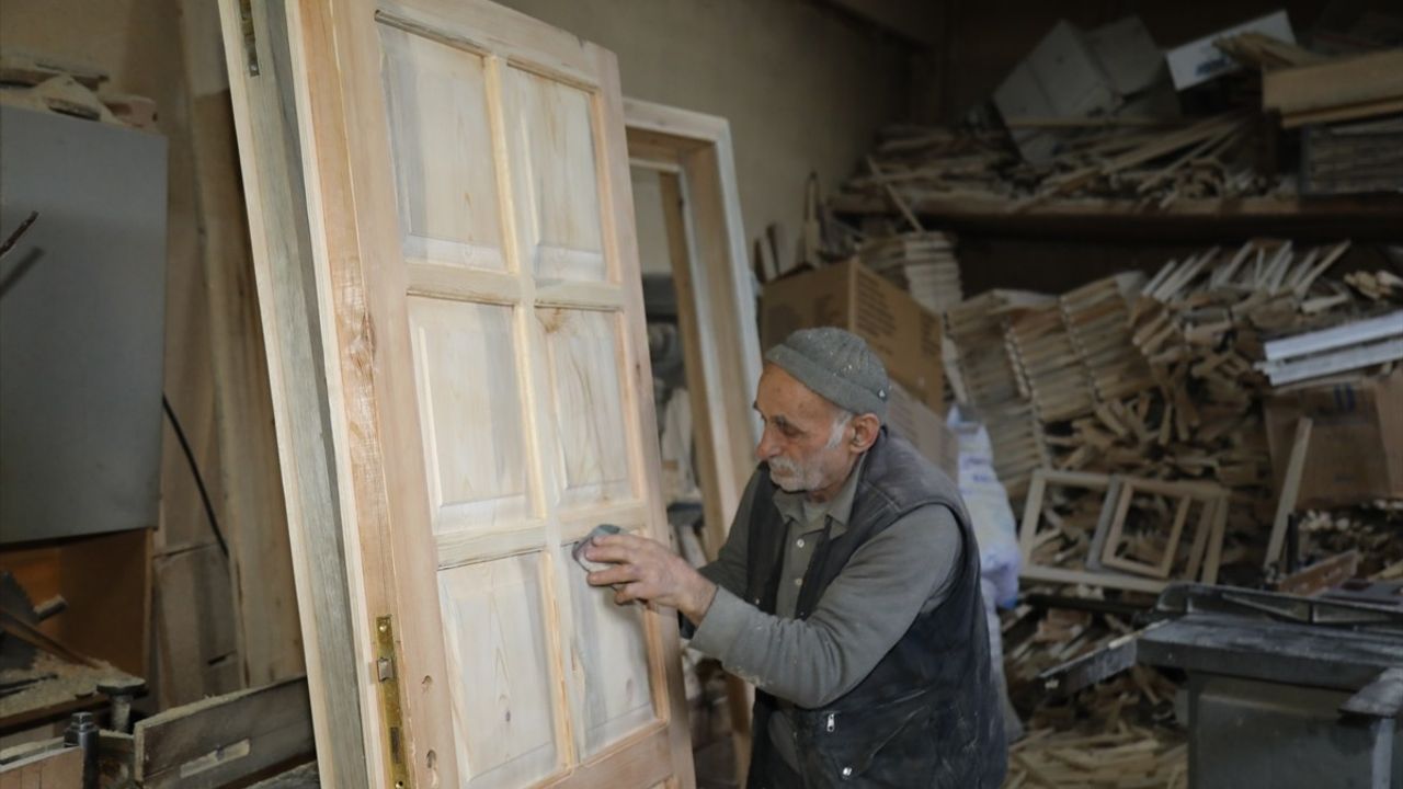 Ankara'da Marangoz Ustası Ali Türk, 55 Yıldır Mesleğine Aşk ile Bağlı