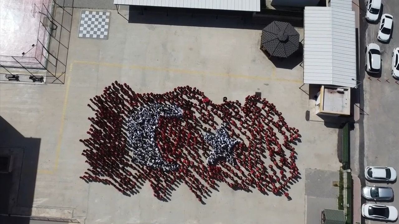 Antalya'da 1300 Öğrenciyle Türkiye Haritası Koreografisi