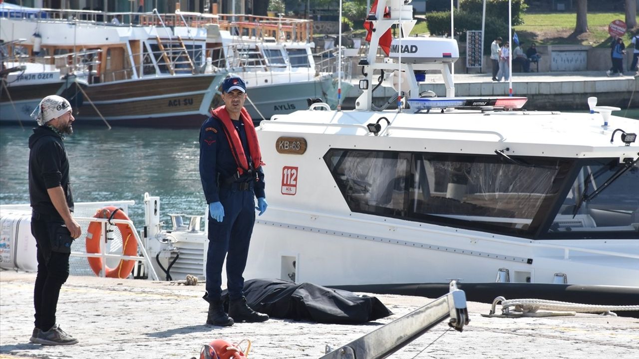 Antalya'da Denizde Erkek Cesedi Bulundu