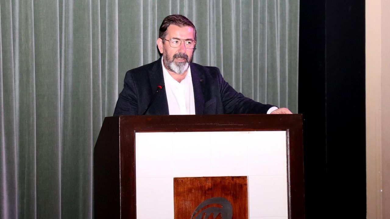 Antalya'da 'Dijital Çağda Misafir Memnuniyeti' Paneli Gerçekleşti