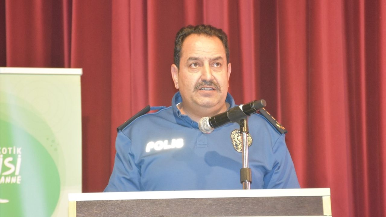 Antalya'da 'En İyi Narkotik Polisi; Anne' Paneli Gerçekleştirildi