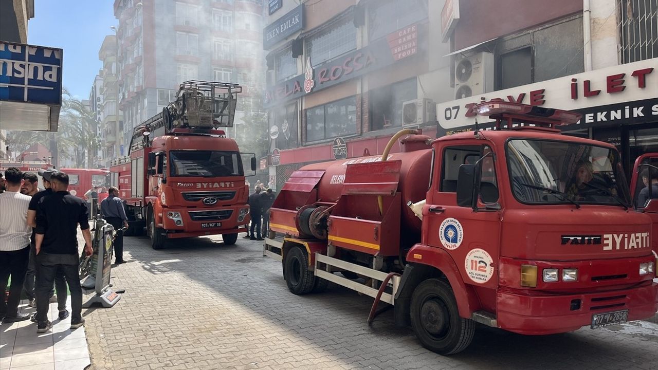 Antalya'da İş Hanında Çıkan Yangın Kontrol Altına Alındı