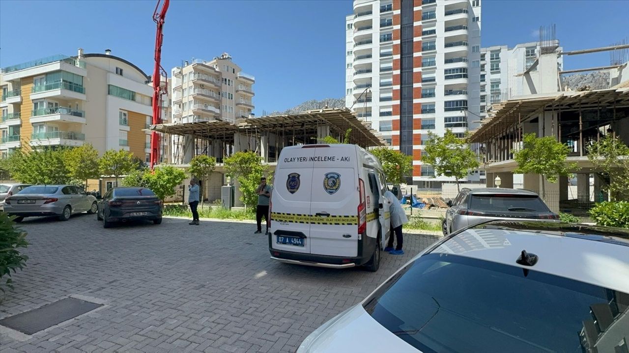 Antalya'da Kadın Evinde Ölü Bulundu