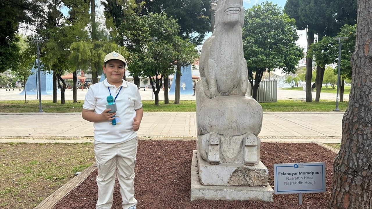Antalya'da Küçük Rehberler Projesi ile Öğrenciler Turistlere Şehirlerini Tanıtıyor