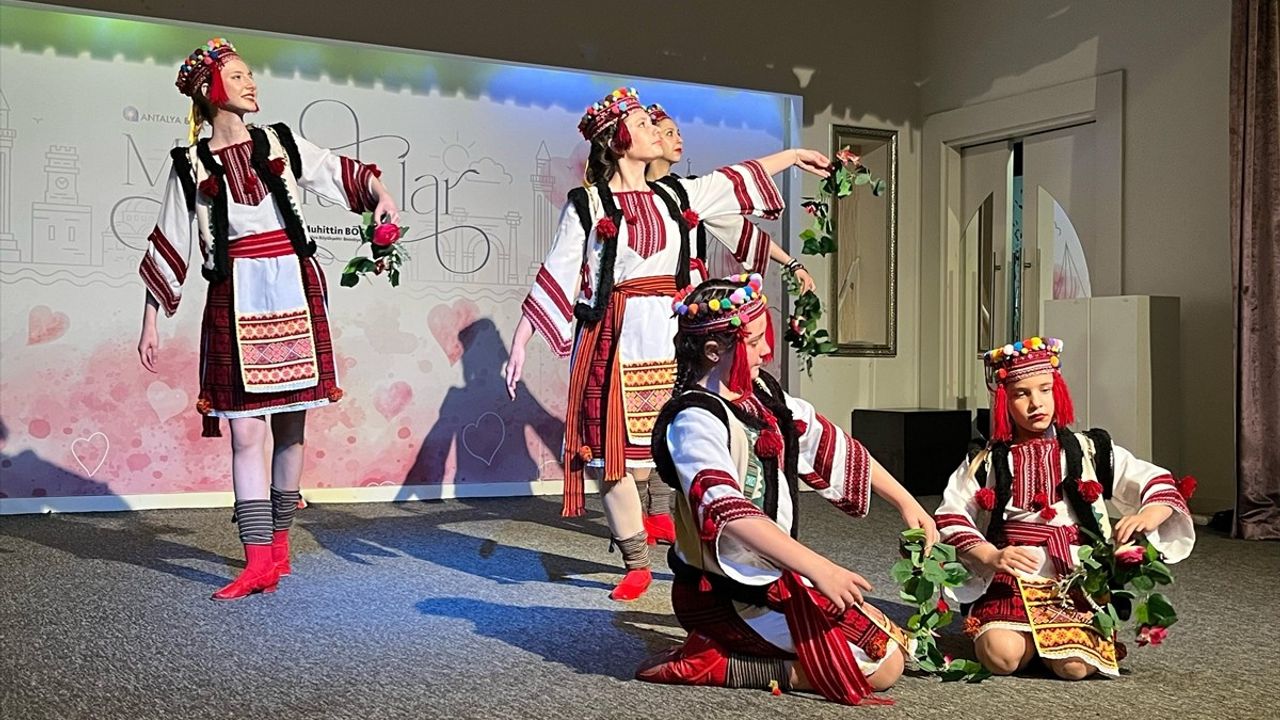 Antalya'da “Ukrayna Hayalinin Yüzleri” Sergisi Açıldı