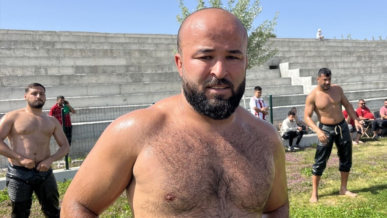 Antalya'da Yağlı Güreş Pehlivanları Yeni Sezona Hazırlanıyor