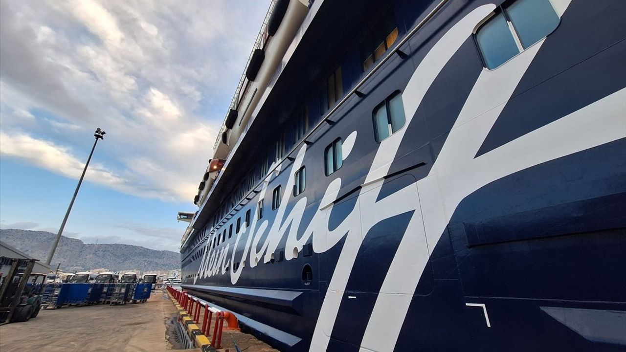 Antalya'ya Malta Bayraklı Kruvaziyer: Mein Schiff 4 5 Bin Turist Getirdi