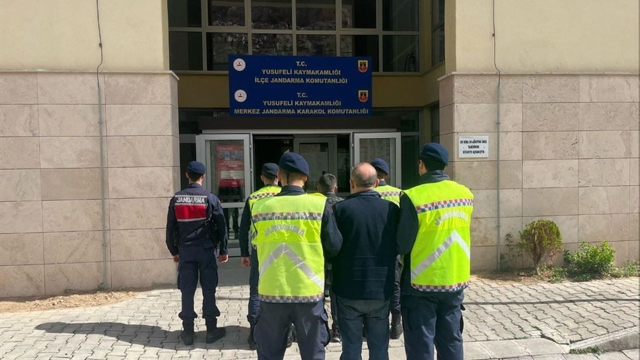 Artvin'de Göçmen Kaçakçılığı Operasyonu: 2 Şüpheli Tutuklandı