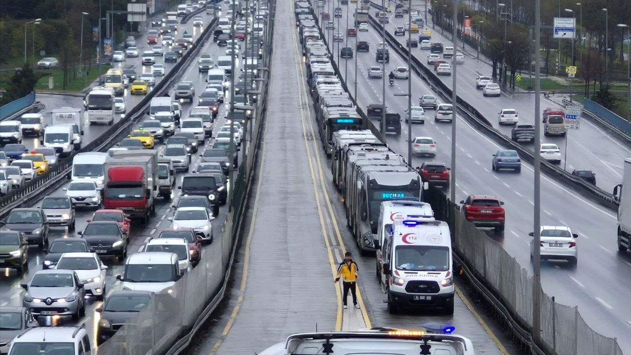 Avcılar'da Metrobüs Kazası: 10 Yaralı