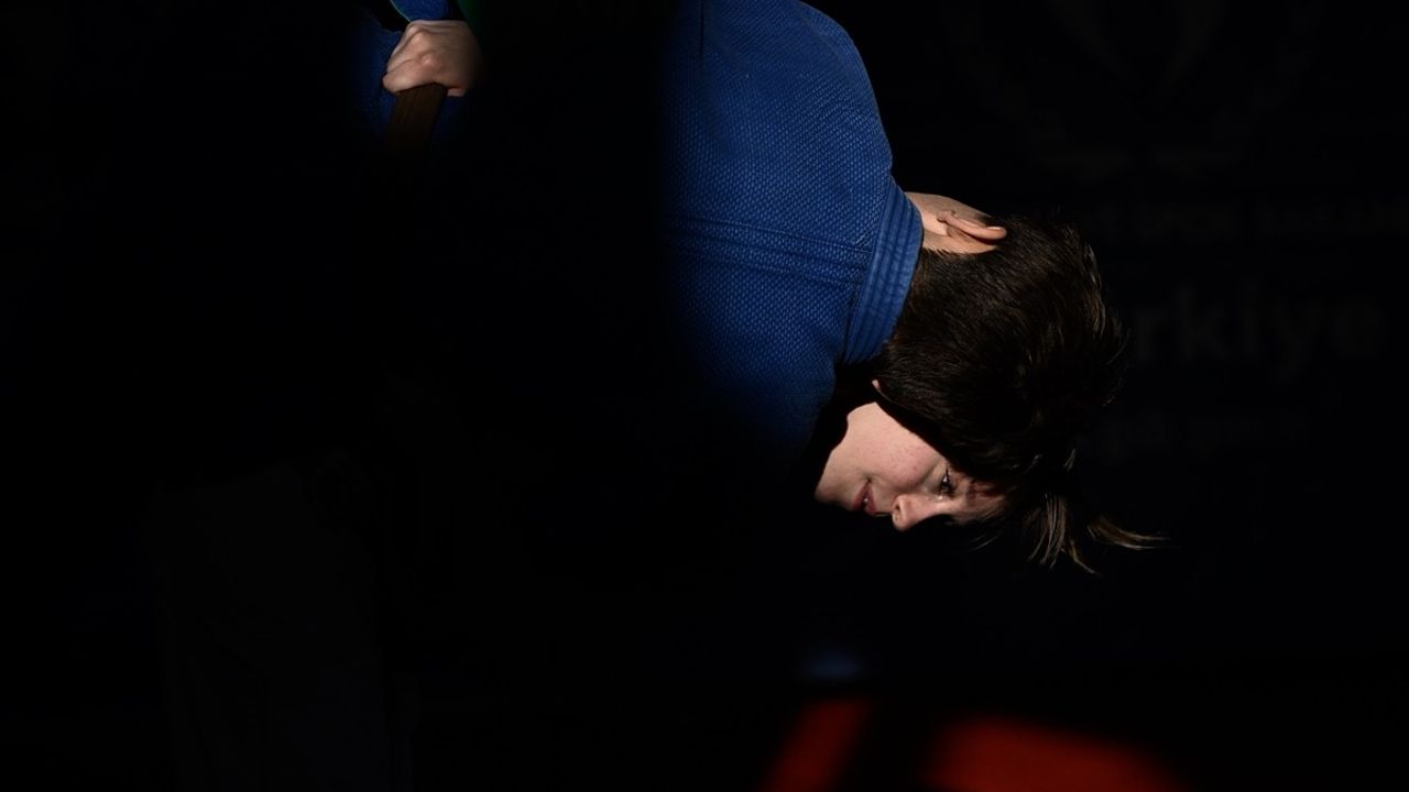 Avrupa Şampiyonu Kuraş Sporcusu Ayşenaz Tosun'un Hedefleri: İslami Dayanışma Oyunları ve Dünya Şampiyonası