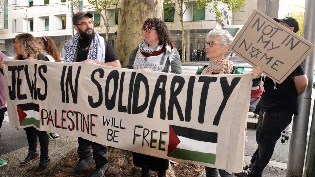 Avustralya'da 'Tüm Siyonistler Teröristtir' Sloganına Dava Açıldı