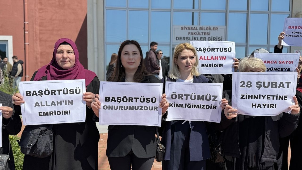 Aydın'da Başörtülülere Hakaret İddiasına Protesto: Akademisyen Hakkında İdari Soruşturma Başlatıldı