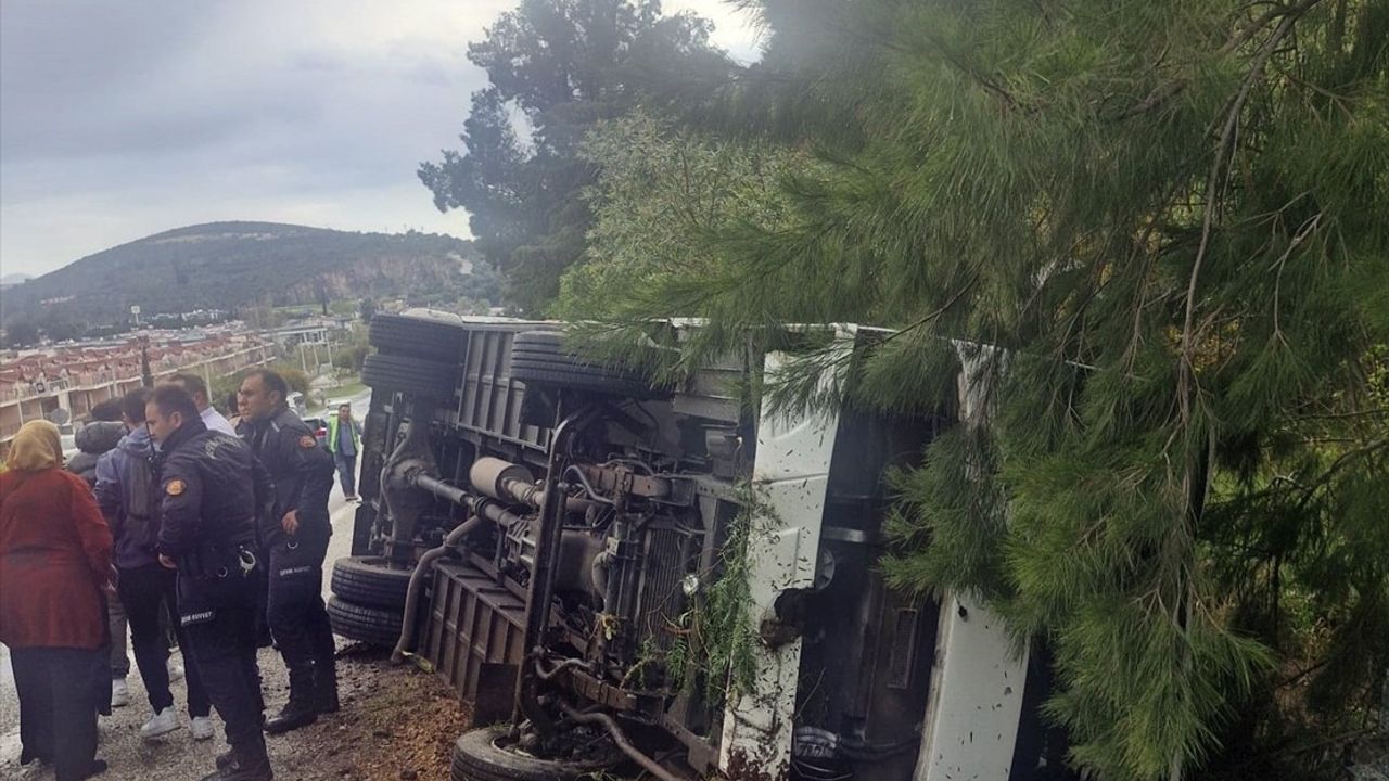 Aydın'da Midibüs Devrildi: 12 Yaralı