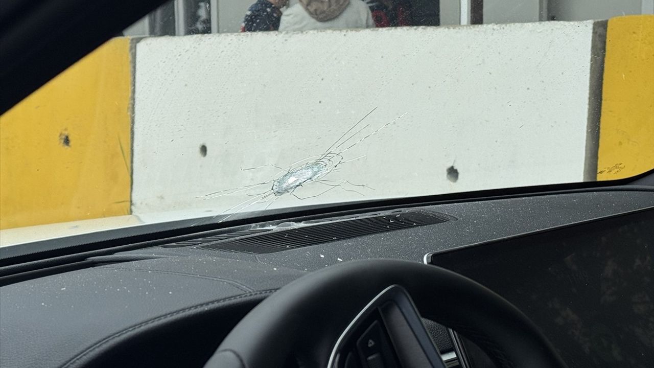 Aydın'da Otomobiline Ateş Açılan İşletmeci Jandarmaya Sığındı