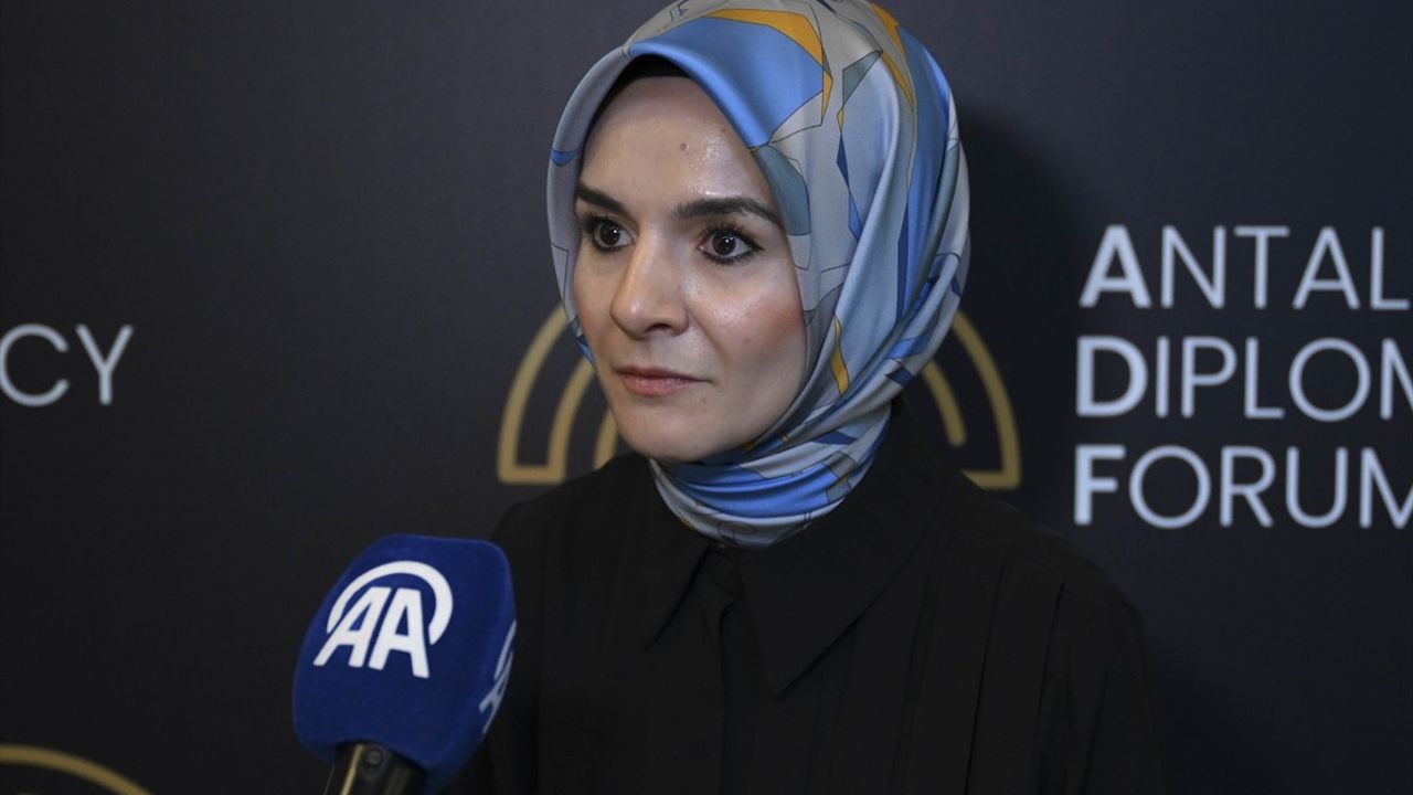 Bakan Göktaş, Antalya Diplomasi Forumu'nda Türkiye'nin Sosyal Politikalarını Paylaştı