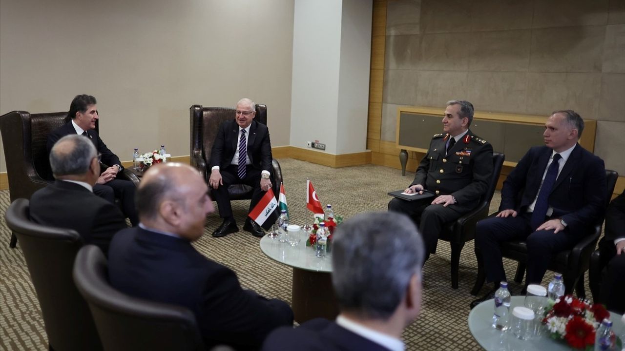 Bakan Güler, IKBY Başkanı Barzani ile Antalya Diplomasi Forumu'nda Görüştü