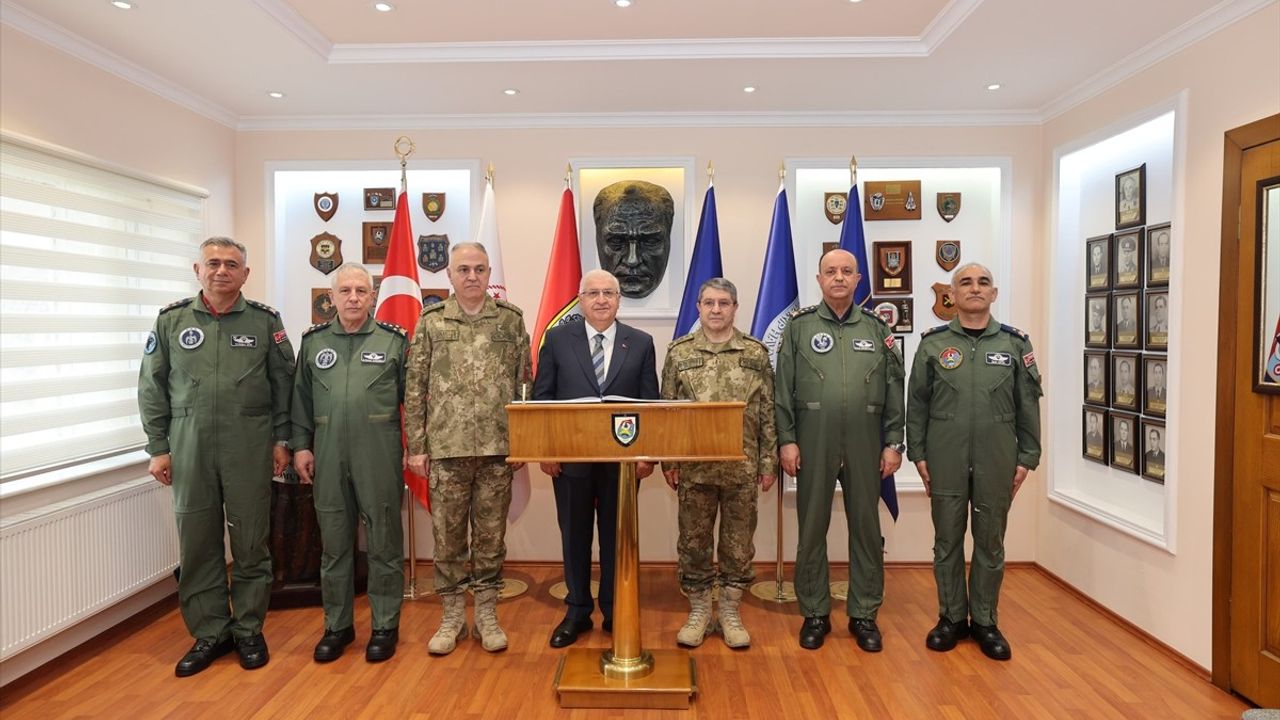 Bakan Güler, Yalova ve Balıkesir'deki Askeri Birlikleri Ziyaret Etti