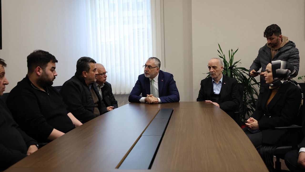 Bakan Işıkhan, Çayırhan Maden Ocağındaki Yaralı İşçileri Ziyaret Etti