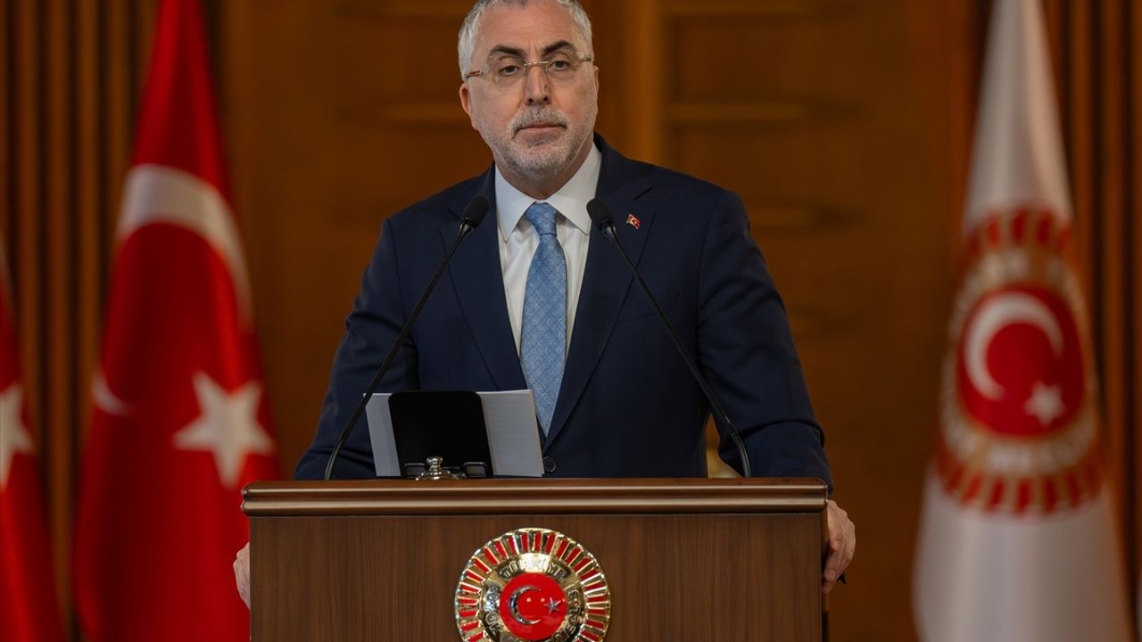 Bakan Işıkhan: 'Türkiye'de Çalışma Hayatında Sessiz Devrim Gerçekleştirildi'